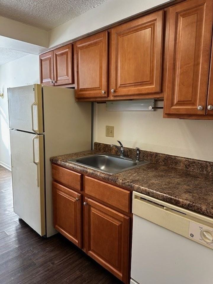 Maple Knoll Apartments - Photo 3 of 8