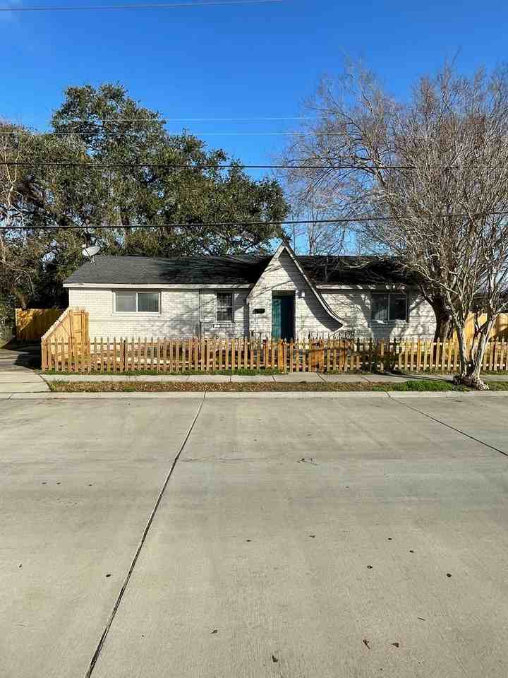 1535 Harrison Ave - Photo 2 of 18
