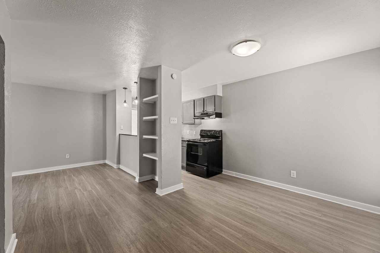 MAVERICK OAK LAWN - Photo 5 of 10