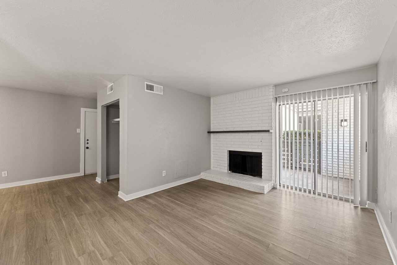 MAVERICK OAK LAWN - Photo 4 of 10