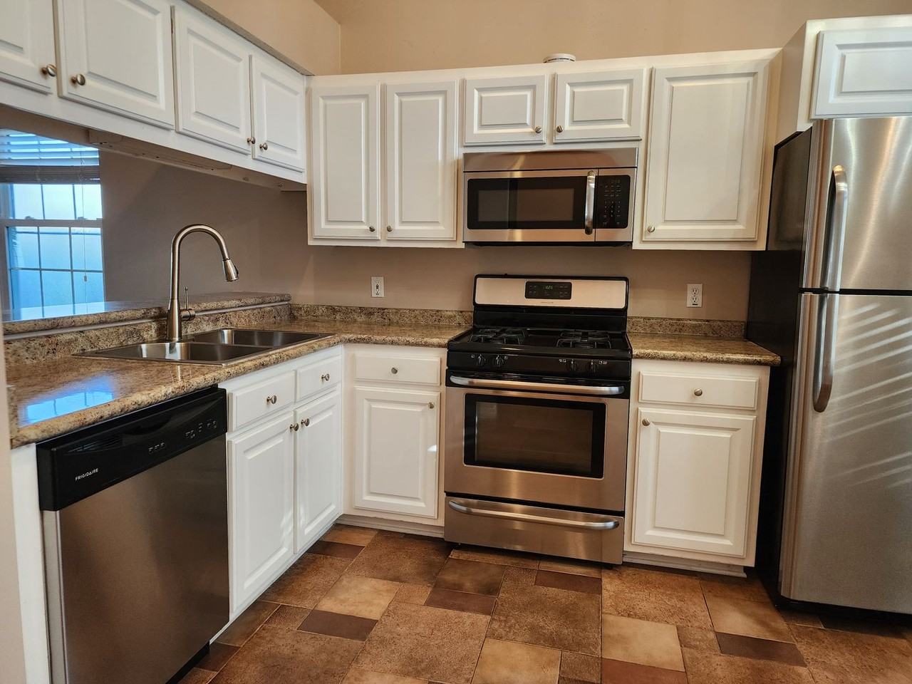 200 Argonaut St - Photo 7 of 32