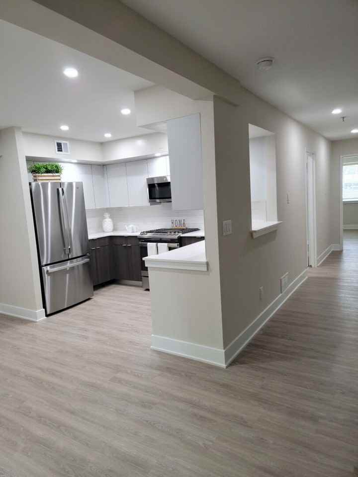 Lolas Place - Photo 2 of 18