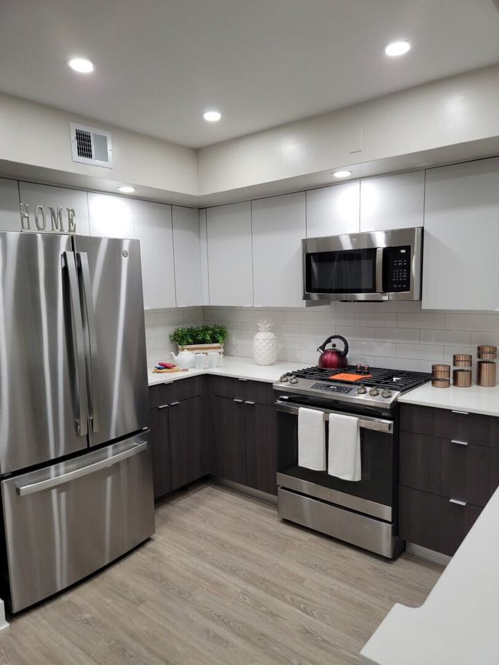 Lolas Place - Photo 3 of 18