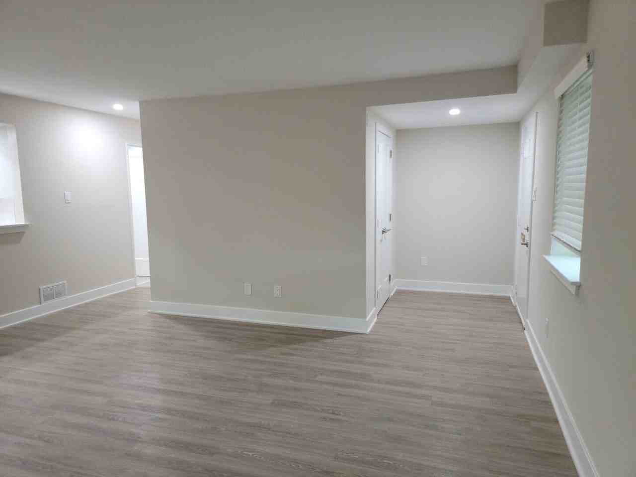 Lolas Place - Photo 7 of 18