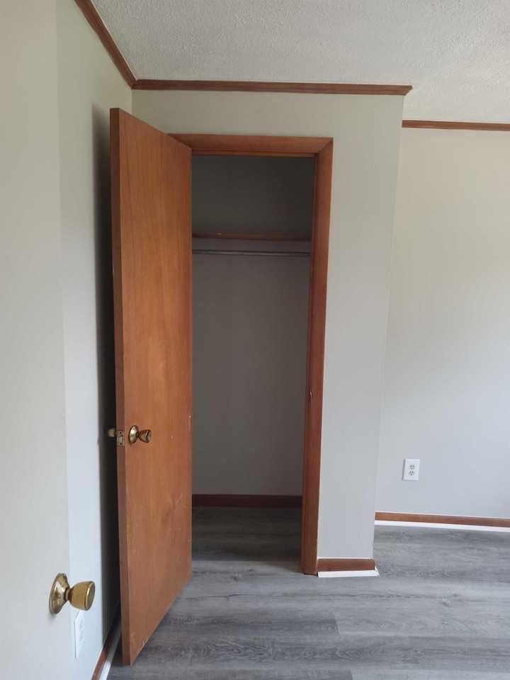 112 South Watauga Ave - Photo 2 of 16