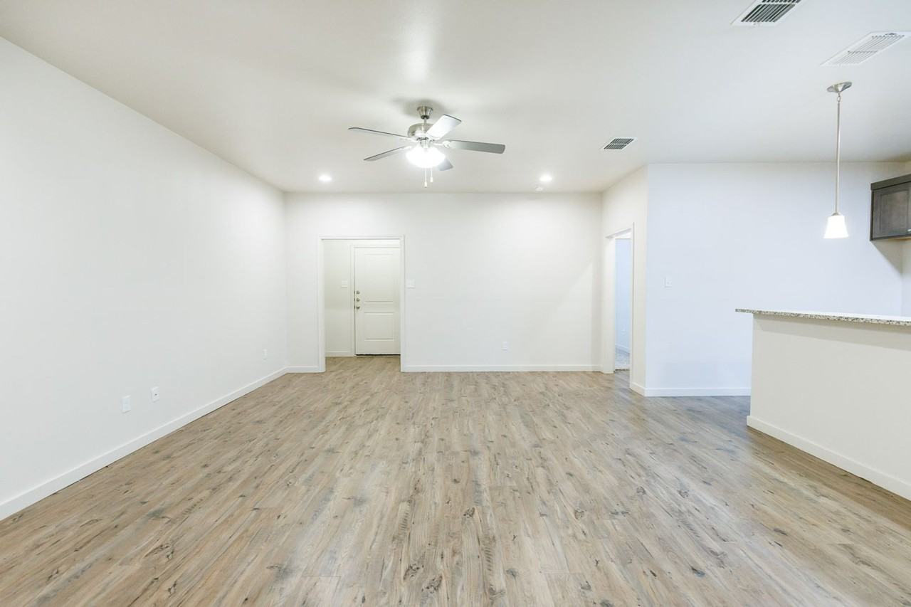 2545 134th St - Photo 3 of 20