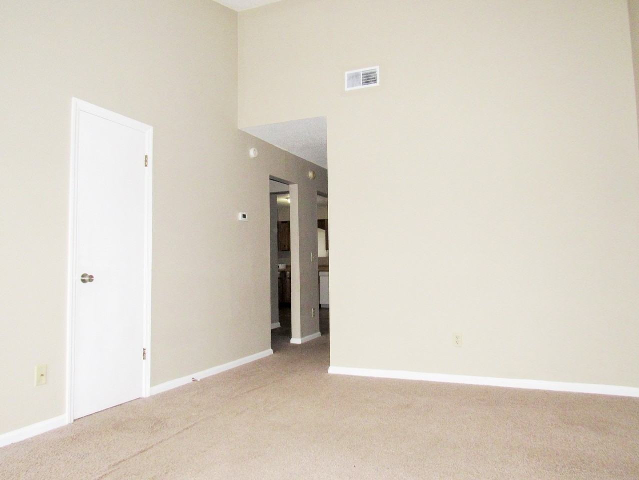 341 Beverly St - Photo 4 of 24