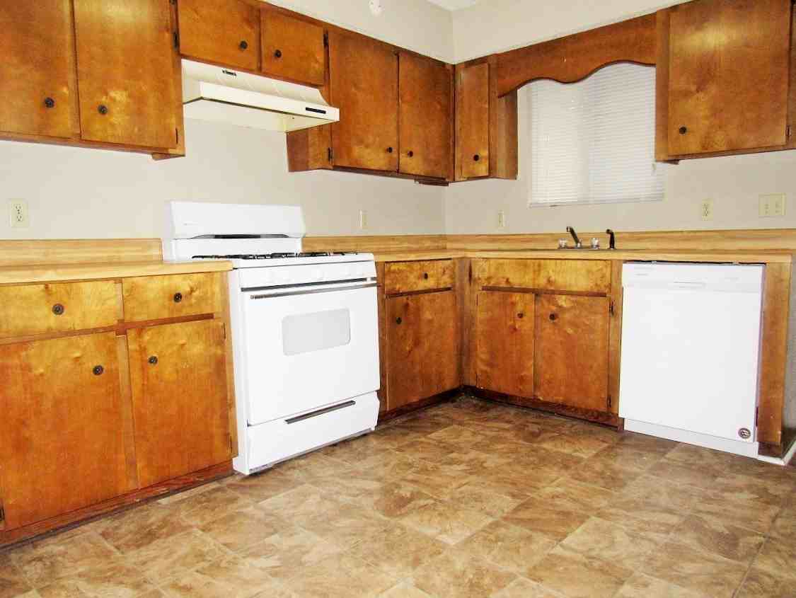 341 Beverly St - Photo 7 of 24