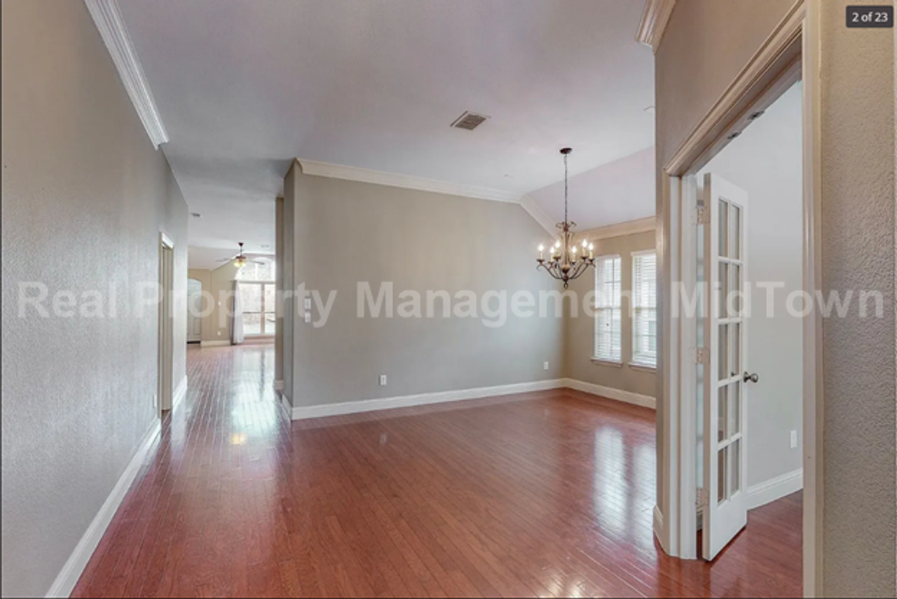 2720 Waterway Dr - Photo 2 of 23