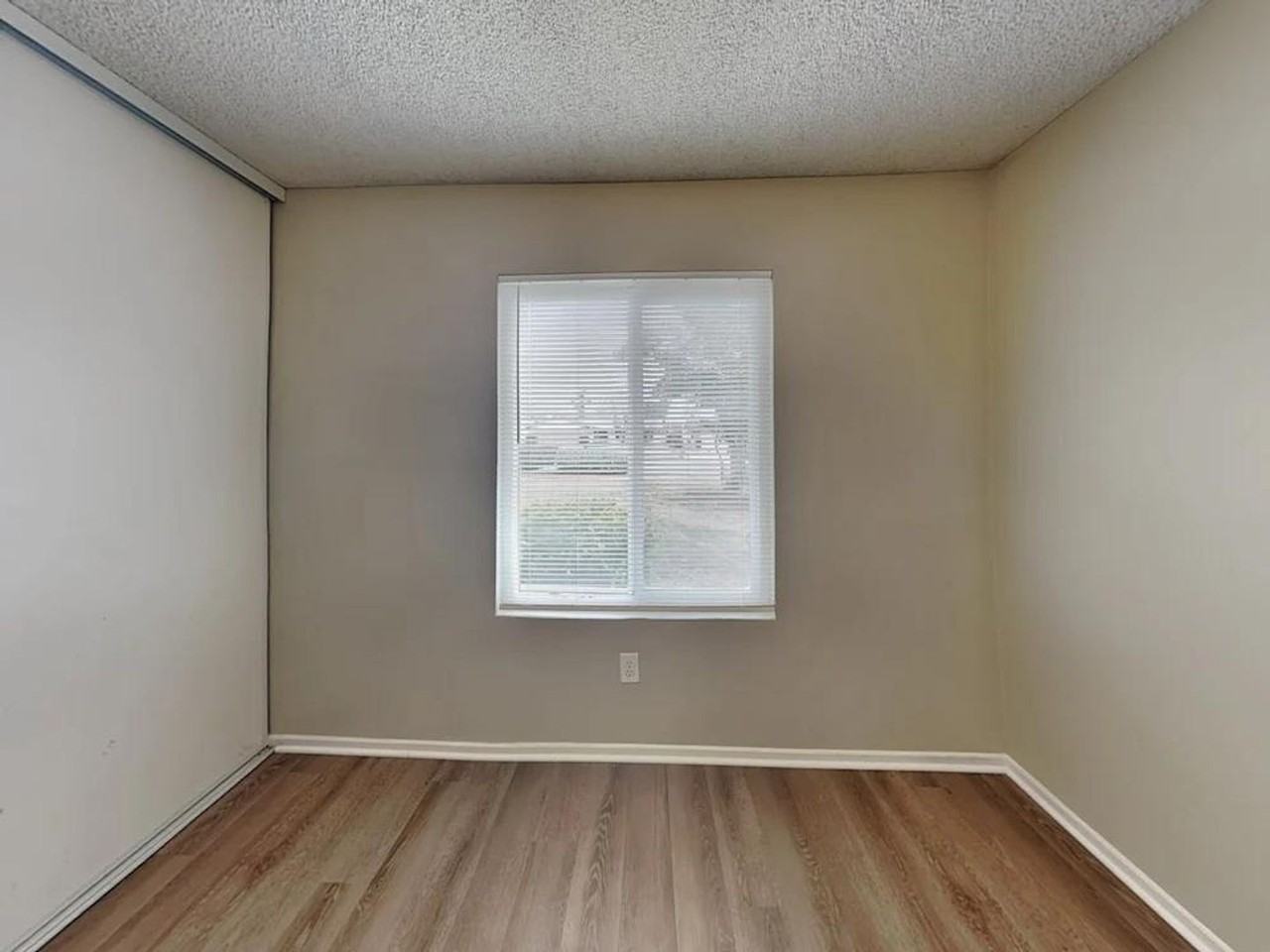 1695 Rhone Ave - Photo 2 of 11