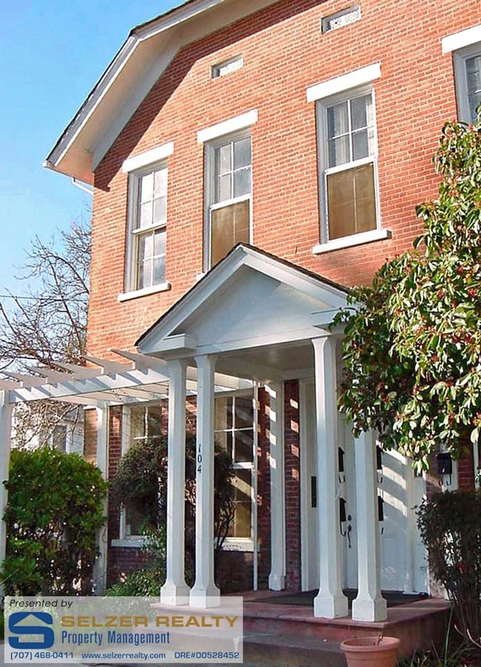 104 S. Oak St. - Photo 2 of 3