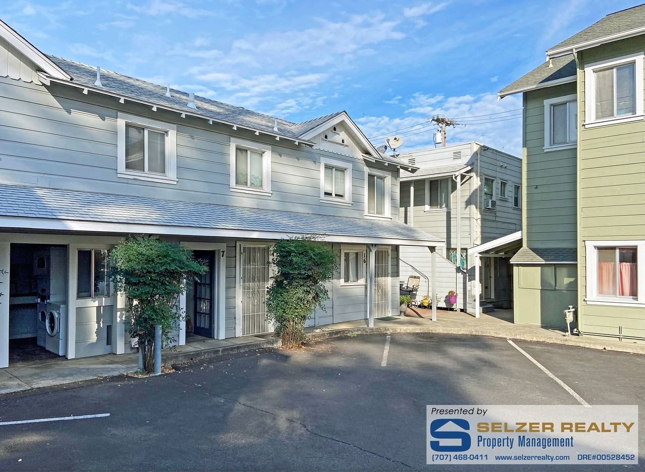 104 S. Oak St. - Photo 3 of 3