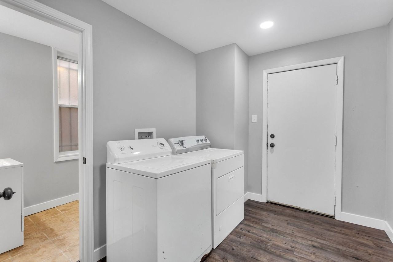 5419 Potter St - Photo 4 of 23