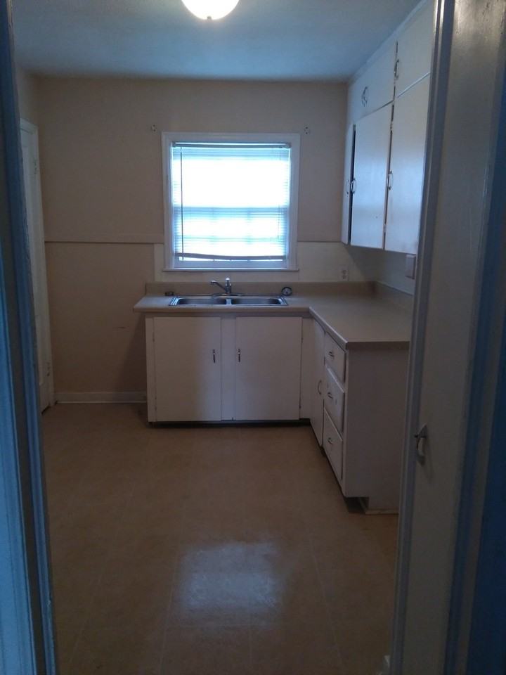 2225 S Kansas St - Photo 2 of 5