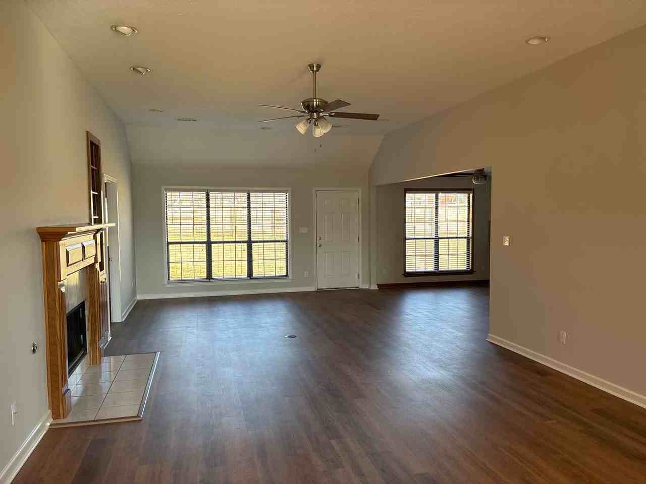 1805 Hampstead Ct - Photo 5 of 39