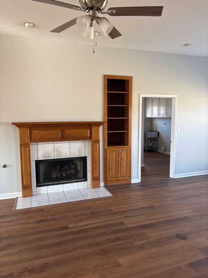 1805 Hampstead Ct - Photo 7 of 39