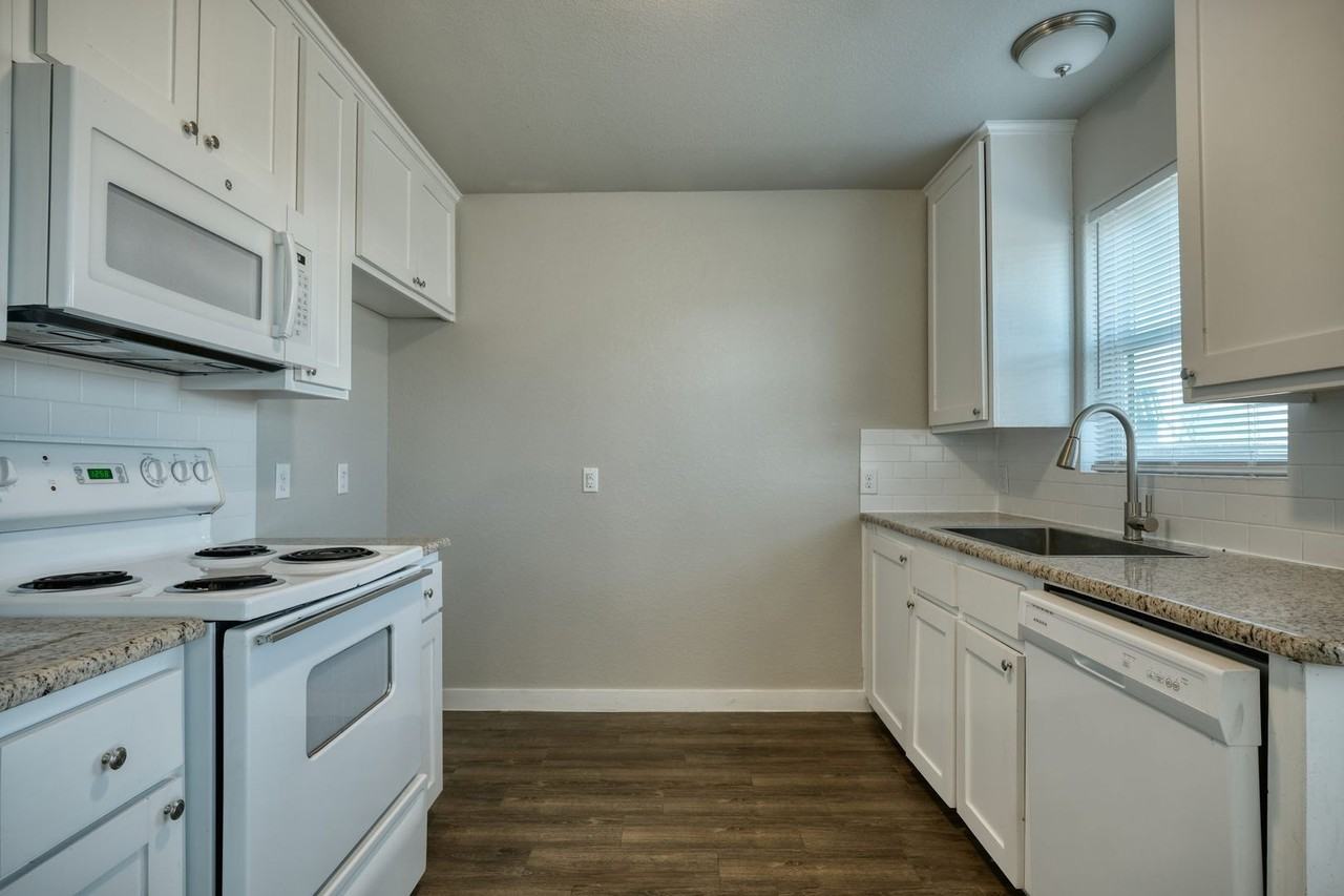 520 W Fm 243 - Photo 3 of 12