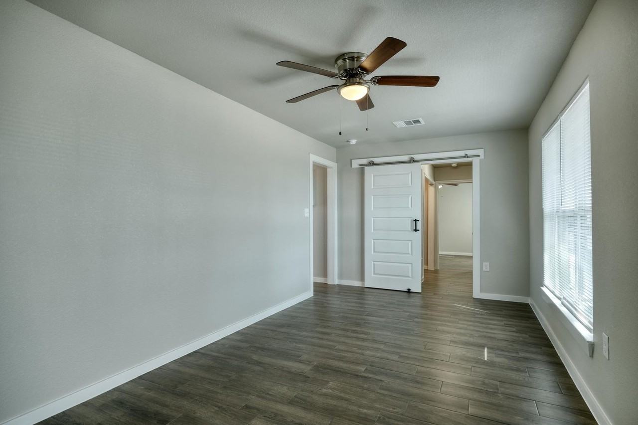 520 W Fm 243 - Photo 4 of 12