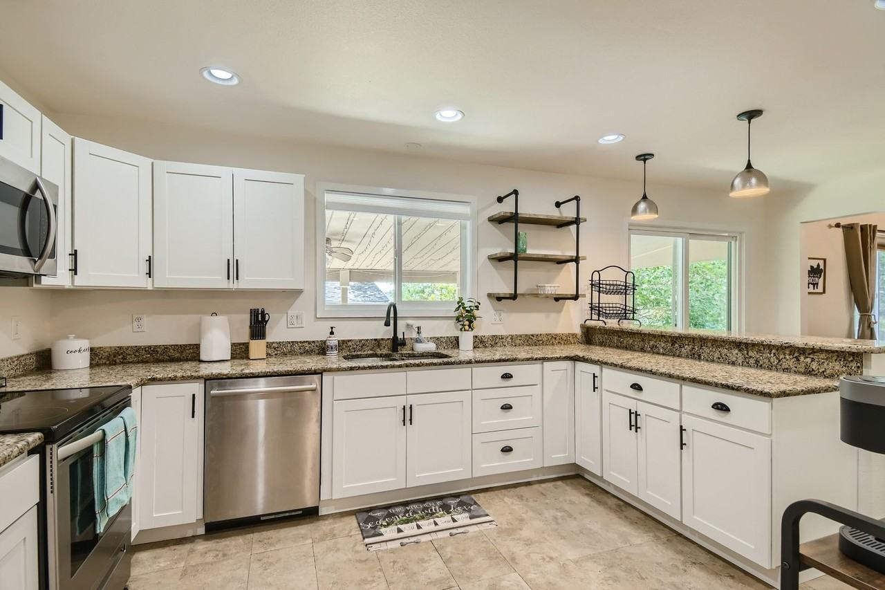 3846 Dyanna Dr - Photo 2 of 28
