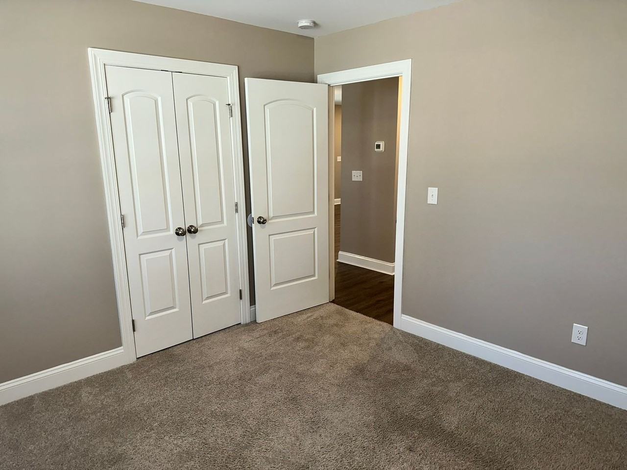 815 S Church St - Photo 6 of 14