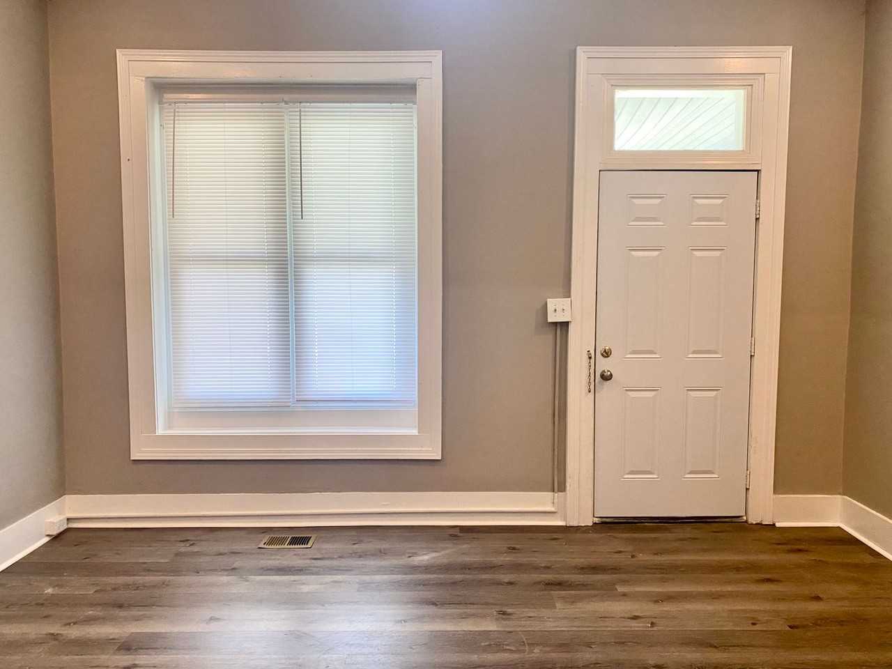 2114 W Burnett Ave - Photo 2 of 17