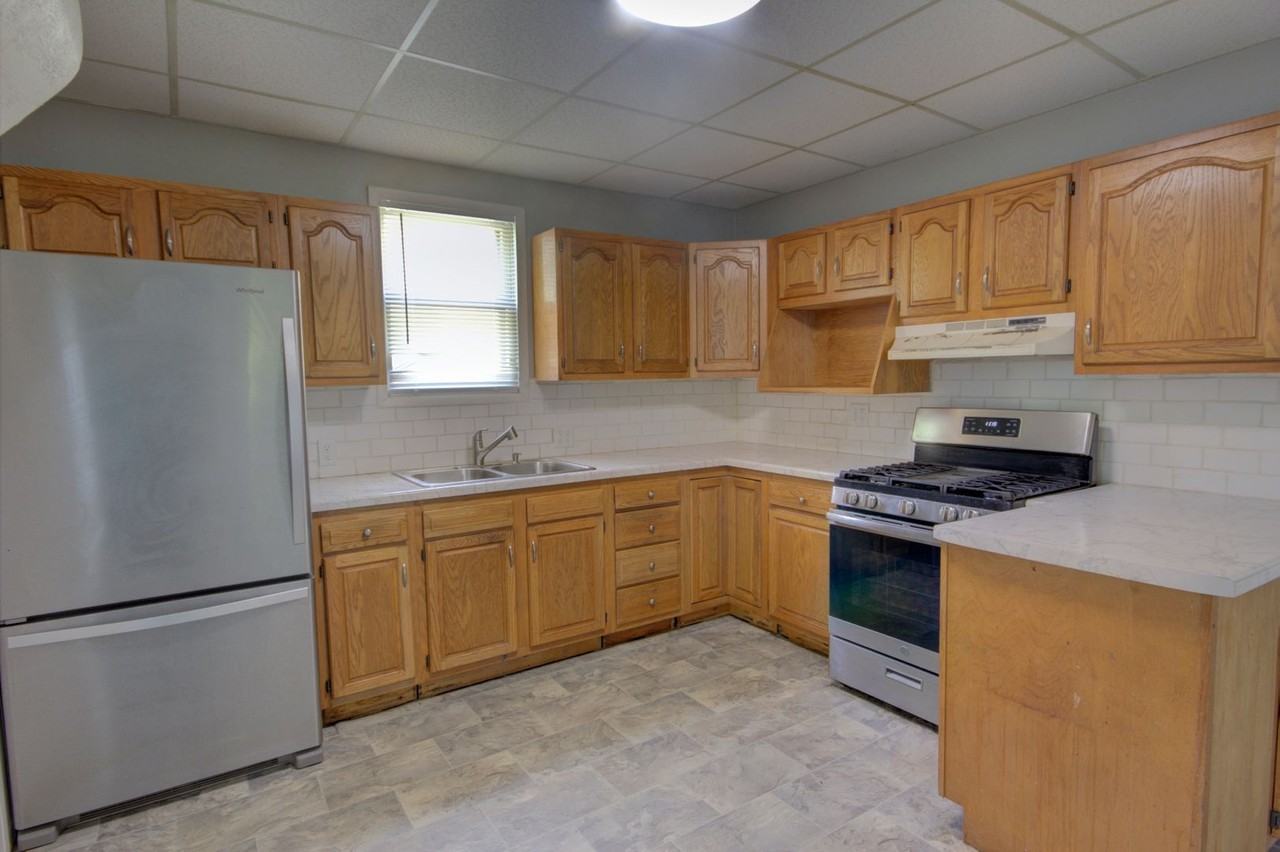 723 12th St - Photo 2 of 31