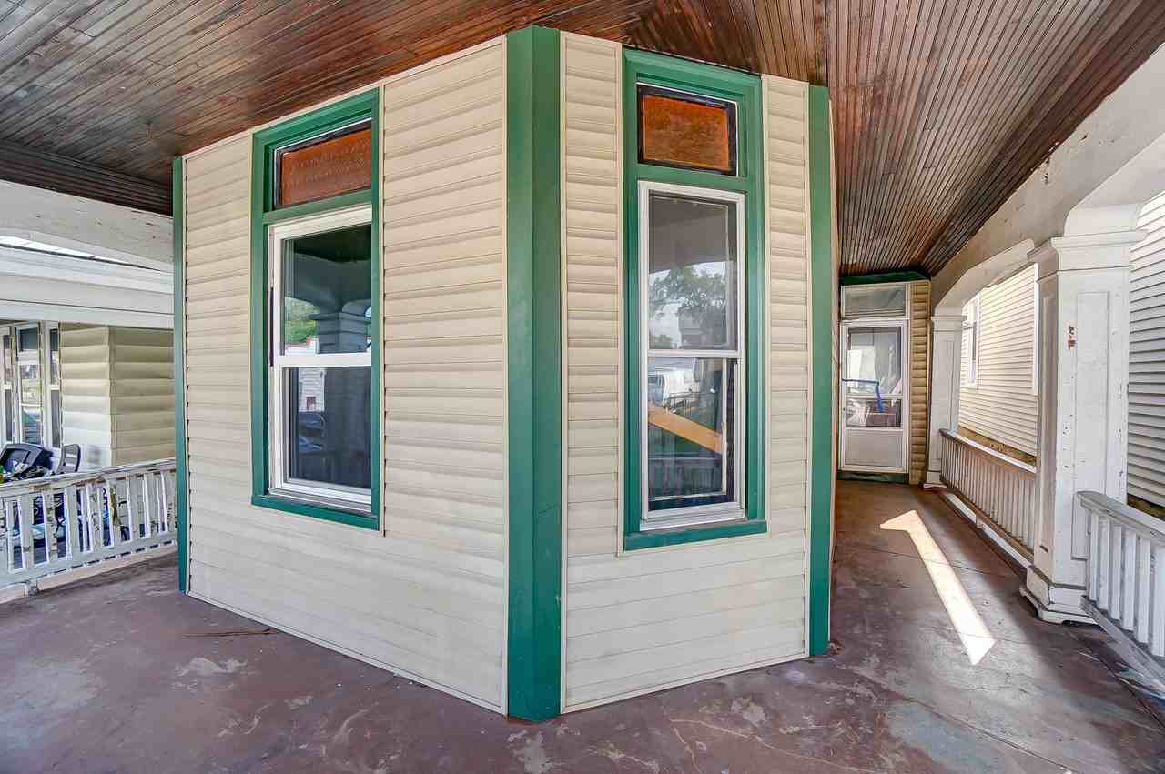 2036 Garrard St - Photo 4 of 43