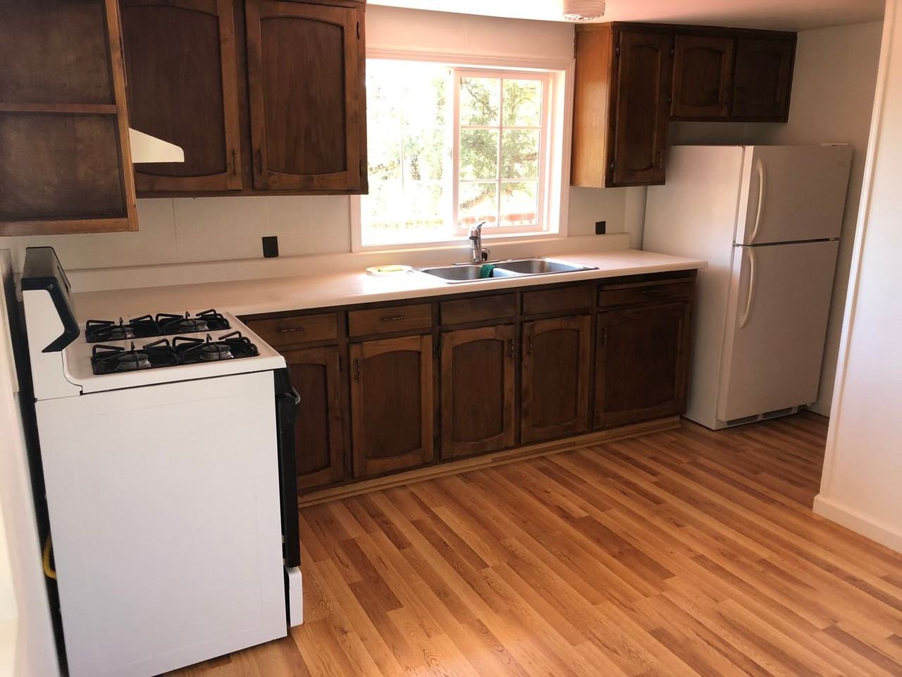 4889 Hirsch Rd - Photo 3 of 5