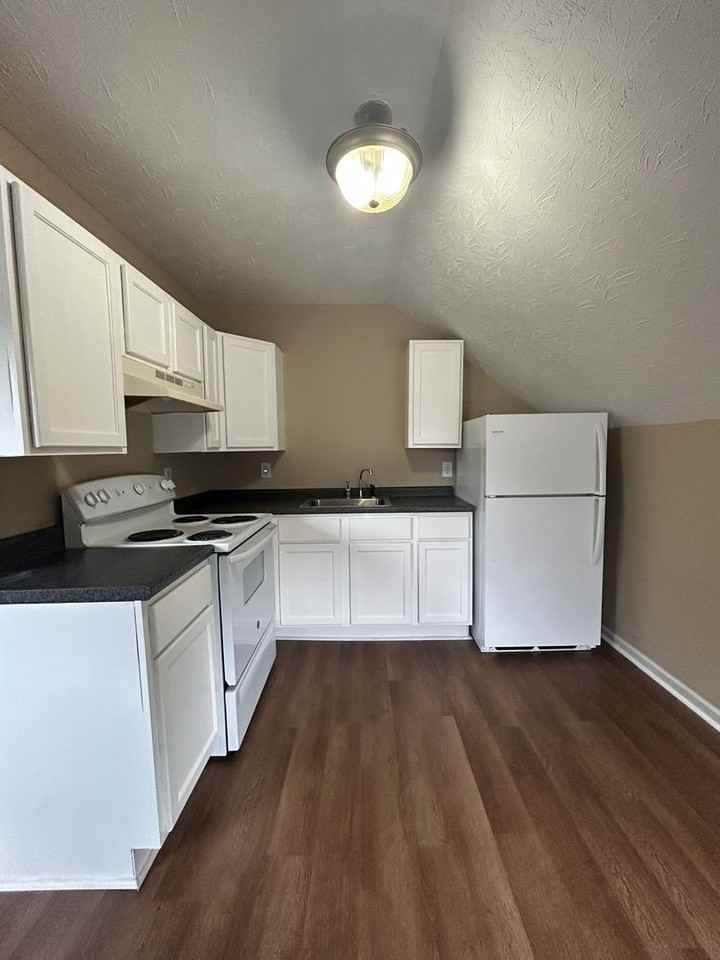 114 Georgia St - Photo 3 of 7