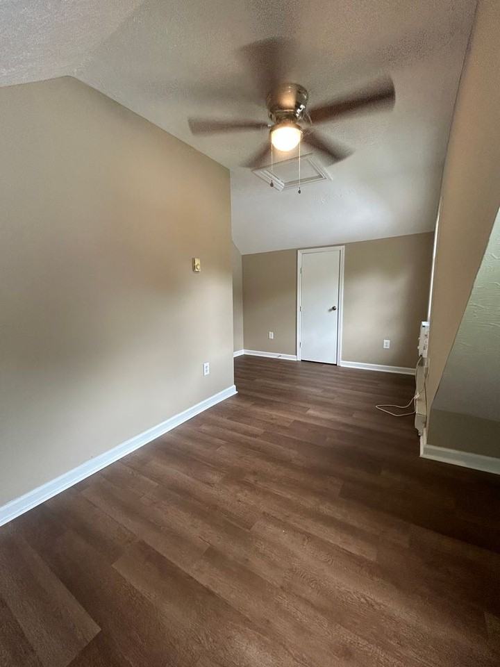 114 Georgia St - Photo 6 of 7