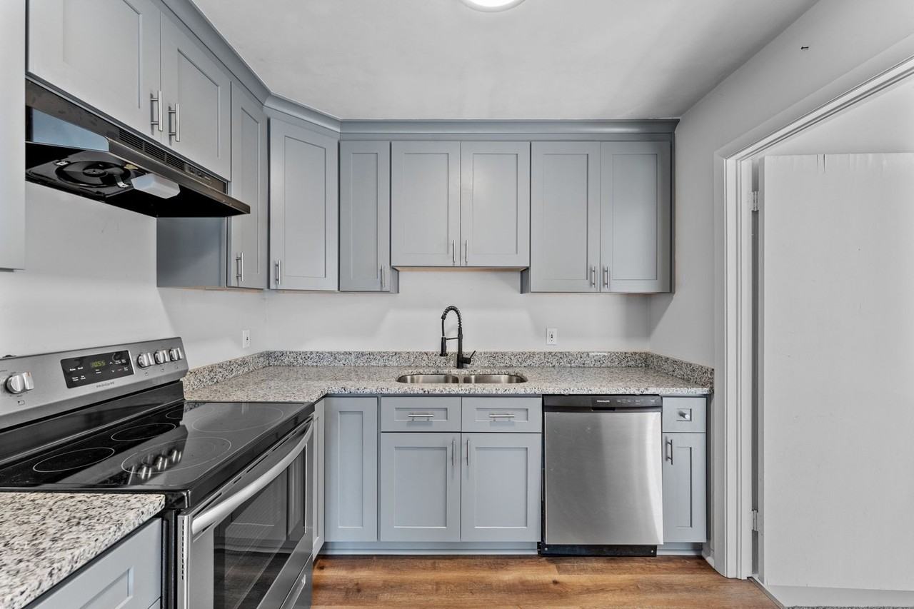 1449 Mellwood Ct - Photo 2 of 26