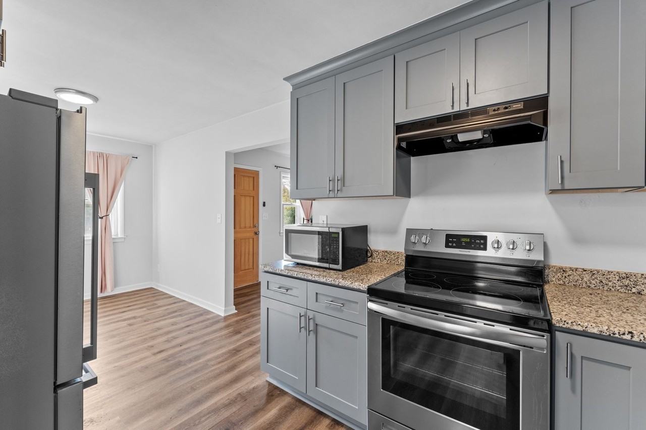 1449 Mellwood Ct - Photo 3 of 26