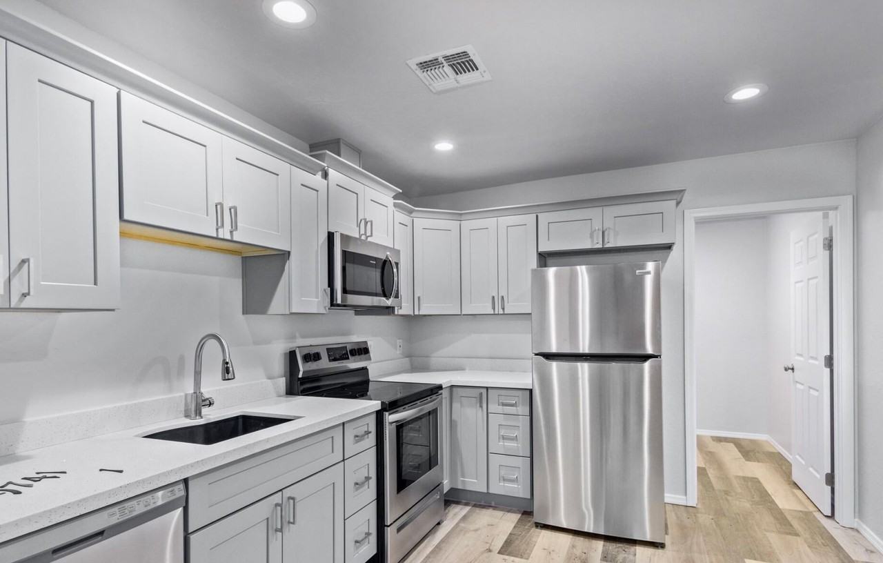 6417 S 10th St - Photo 2 of 9