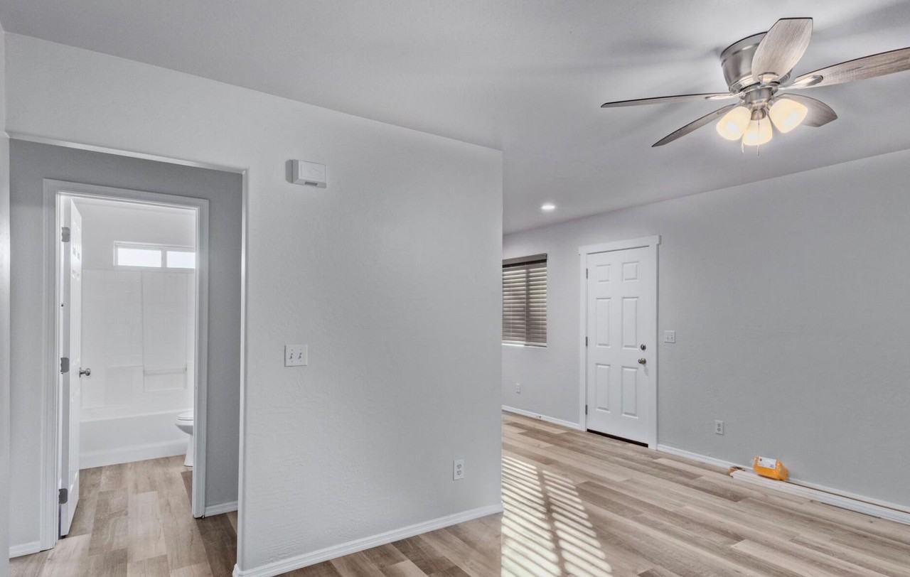 6417 S 10th St - Photo 3 of 9