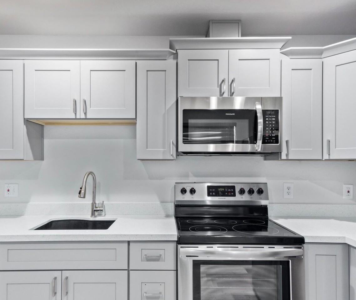 6417 S 10th St - Photo 4 of 9