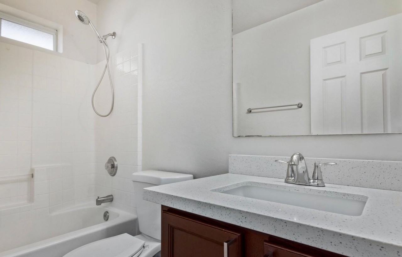 6417 S 10th St - Photo 6 of 9