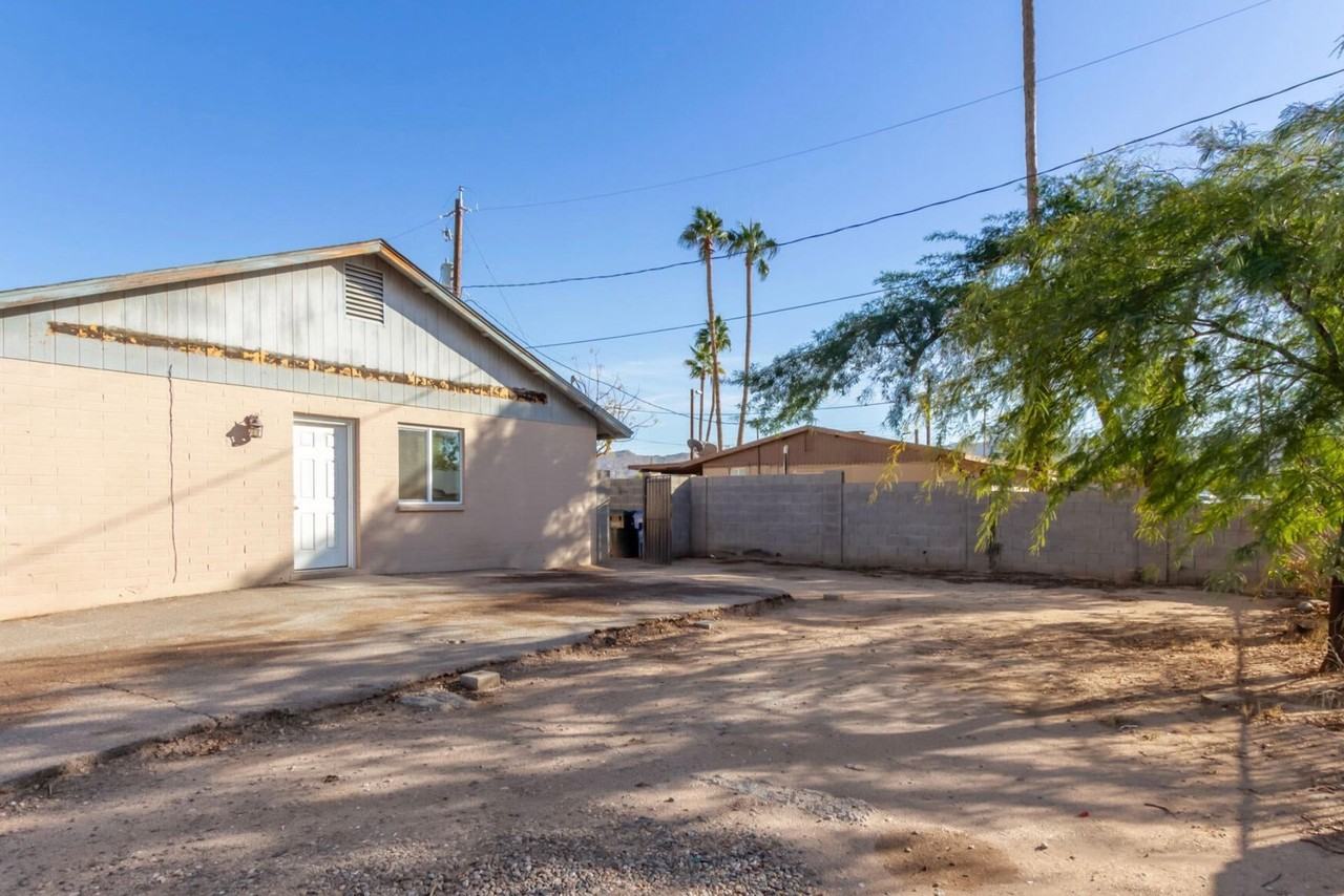 6417 S 10th St - Photo 7 of 9