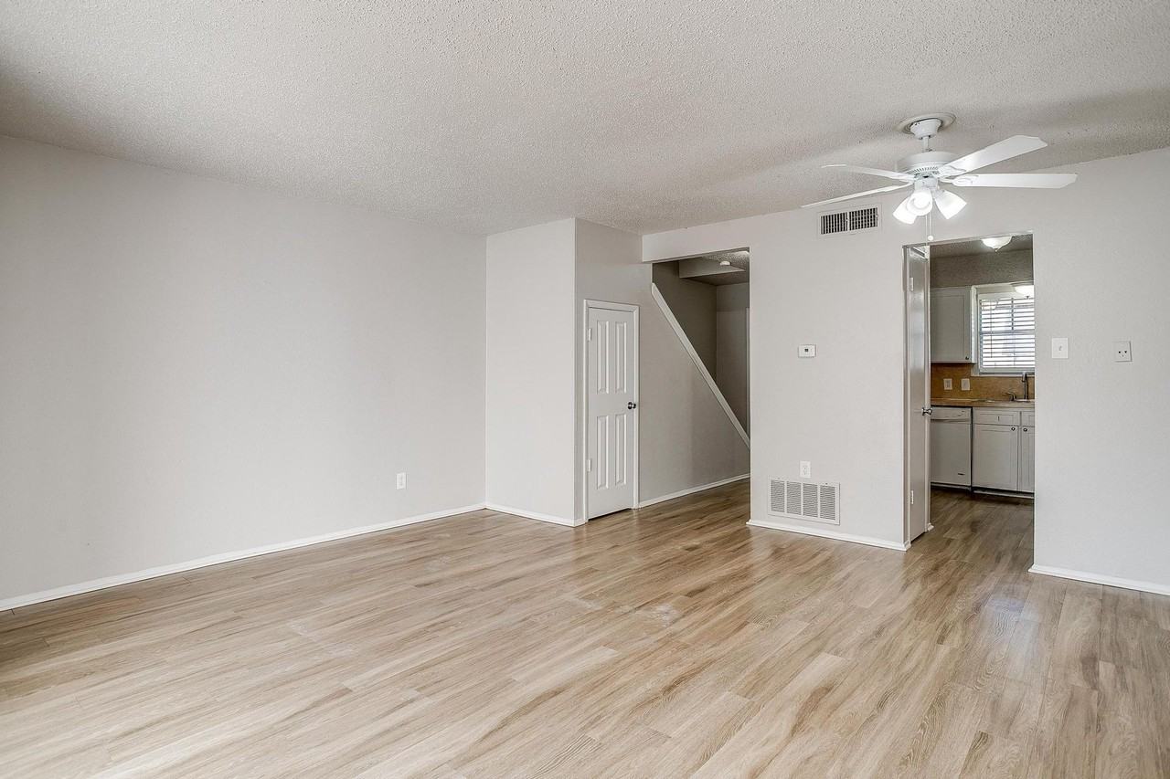 105 Se Gardens Blvd - Photo 7 of 20