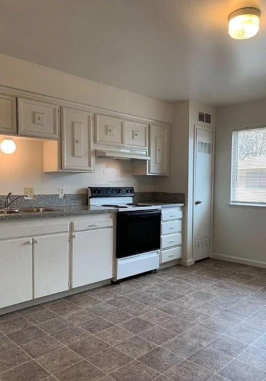 4421 East Hedges Avenue - Photo 2 of 6