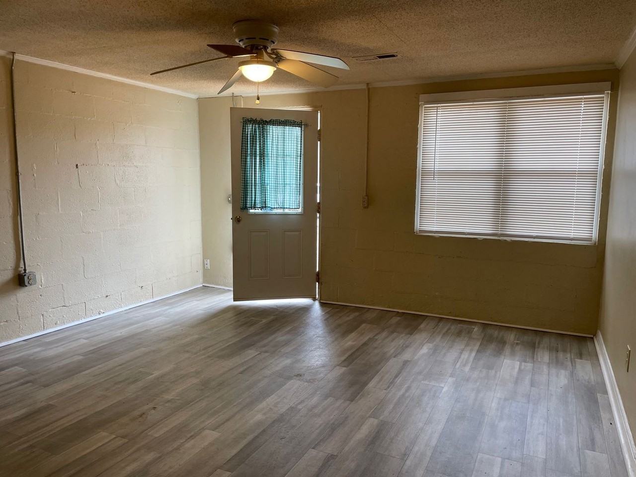 1595 1595 & 1597 PEKIN RD - Photo 3 of 15