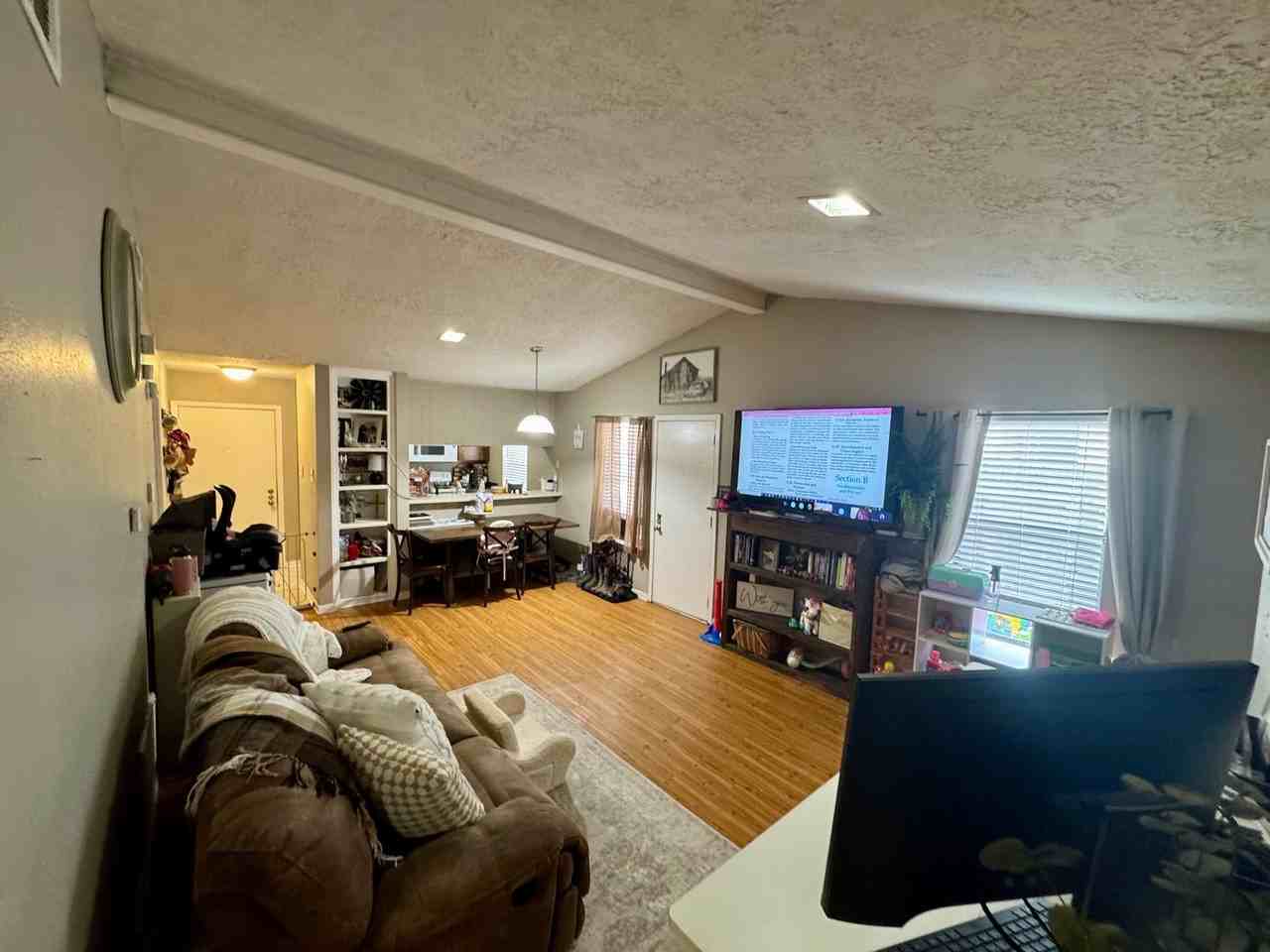 2504 Hickory Drive - Photo 4 of 13