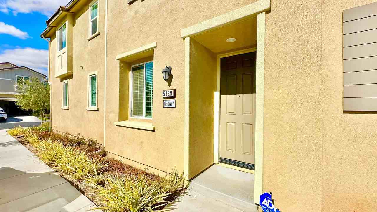 5429 Meridian Pl - Photo 2 of 40