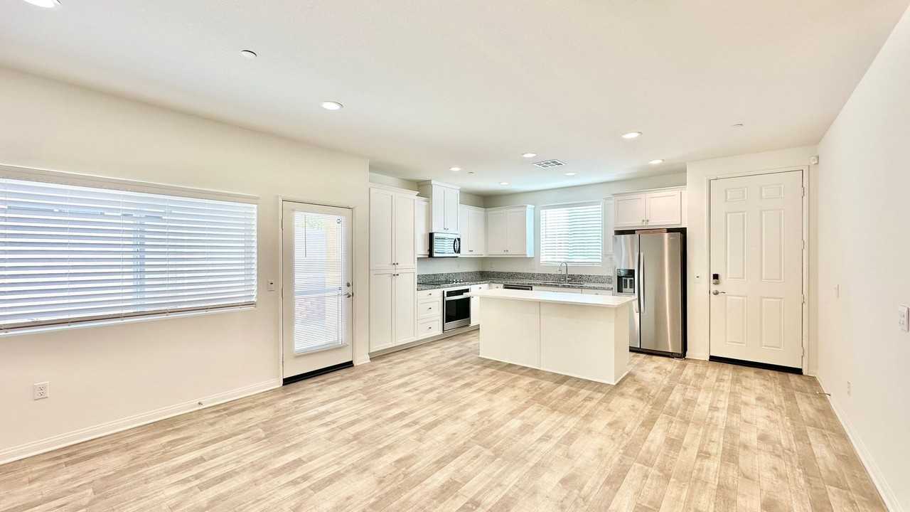 5429 Meridian Pl - Photo 3 of 40