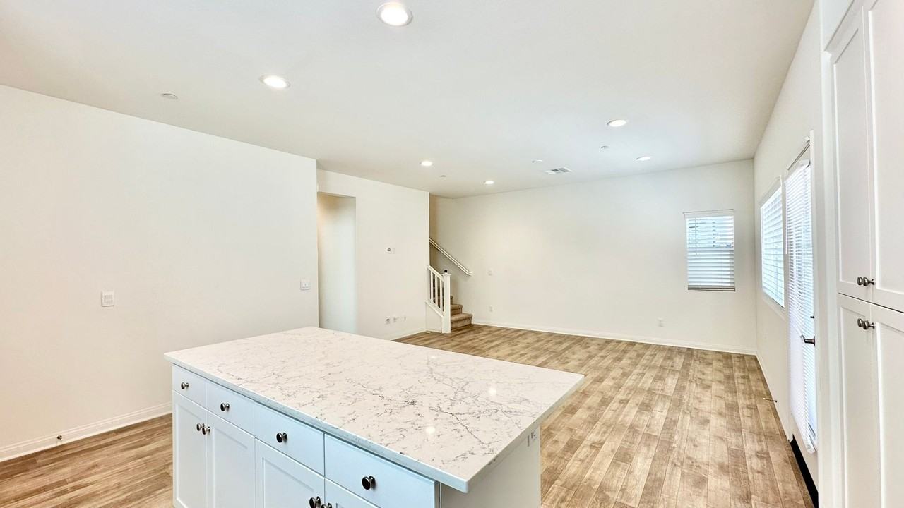 5429 Meridian Pl - Photo 4 of 40