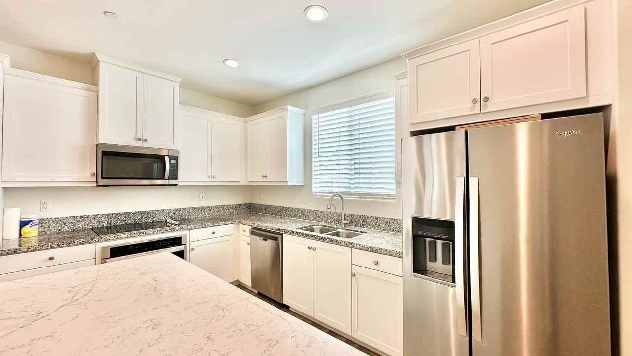 5429 Meridian Pl - Photo 5 of 40