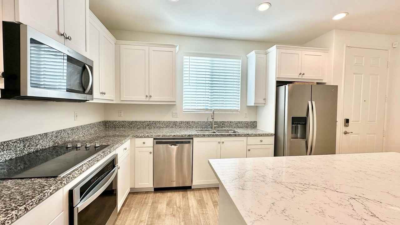 5429 Meridian Pl - Photo 6 of 40