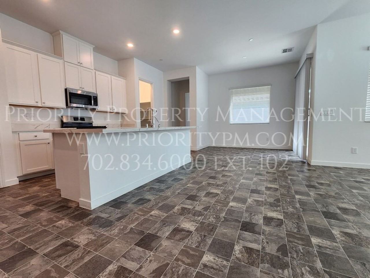 684 Sunray Park St - Photo 3 of 25