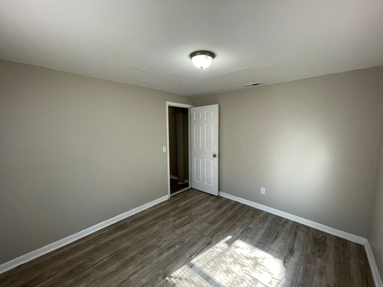 705 Liveoak St - Photo 7 of 13