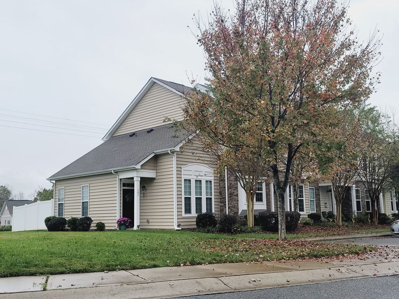 101 Prairie View Ct - Photo 2 of 16