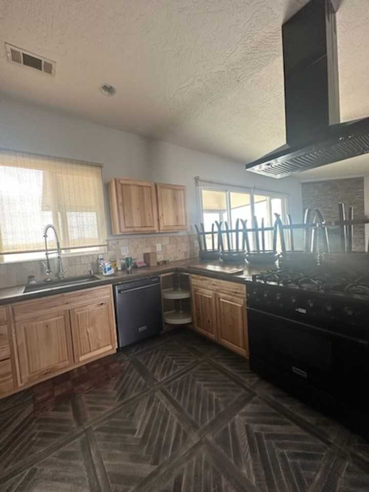 29435 Frontier Rd - Photo 3 of 25